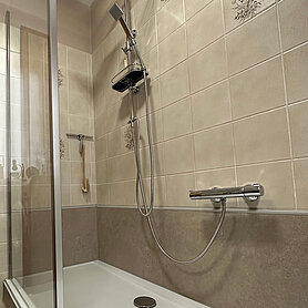 DUSCHMAX-Umbau-Wanne-zur-Dusche-1-Tag-46537-Nachher-01-IMG_4046-2000x2000