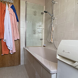 DUSCHMAX-Umbau-Wanne-zur-Dusche-1-Tag-46537-Aufmass-01-IMG_4046-2000x2000