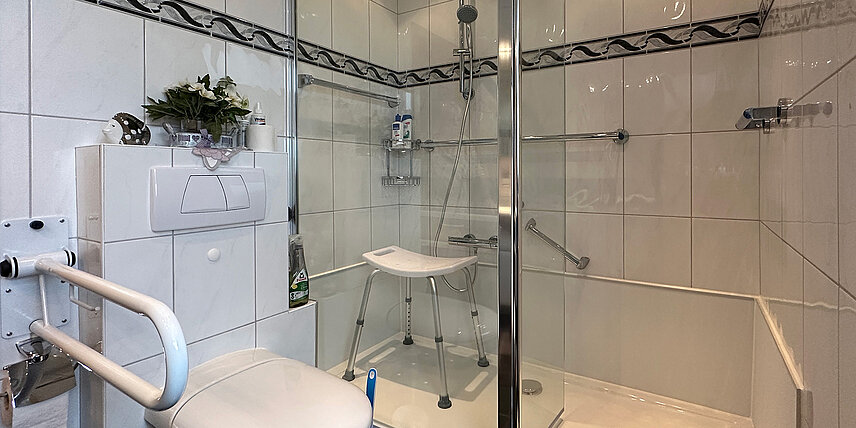 DUSCHMAX-Umbau-Wanne-zur-Dusche-1-Tag-47506-Nachher-03-IMG_3909-2000x1000